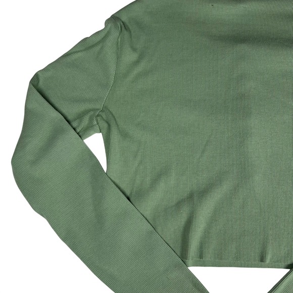 Forever 21 Ribbed Henley Crop Top Long Sleeve Sage Green Size Medium - Picture 6 of 7